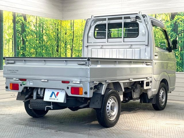 ��D�]�𒸂��Ă���܂��{�f�B�̒e�X�v���b�V���R�[�g���D�]��t���B�ʏ�̃K���X�R�[�g�ƈقȂ�A�ϋv�N��6�N�̖��@���K���X�R�[�e�B���O���A�{�f�B���L���C�ȏ�Ԃɕۂ��Ă���܂��B