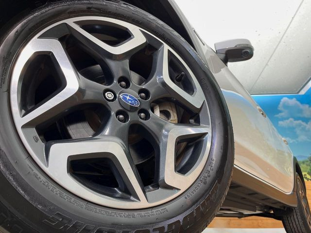 【純正18インチアルミホイール】外観にマッチした純正アルミホイールを装着しております。各種社外アルミホイールや、スタッドレスタイヤも取扱いしております。是非ご相談ください♪