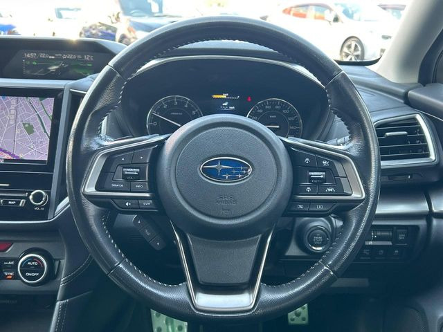 �y�����v�����X�e�A�����O�z�㎿�Ȋv���g�p���邱�ƂŁA��ɂ����������݂ƂĂ��^�]���₷���n���h���ł���