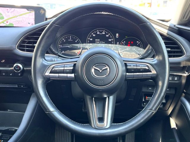 �y�����v�����X�e�A�����O�z�㎿�Ȋv���g�p���邱�ƂŁA��ɂ����������݂ƂĂ��^�]���₷���n���h���ł���