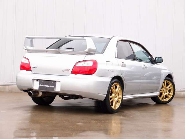 過去分解整備記録簿16枚!直近だけでも多数の部品交換を行ったインプレッサSTIの入庫!弊社入庫時にはタイヤ4本新品に交換し、前後ドラレコ、パンテーラセキュリティ、バックカメラなど充実装備の一台