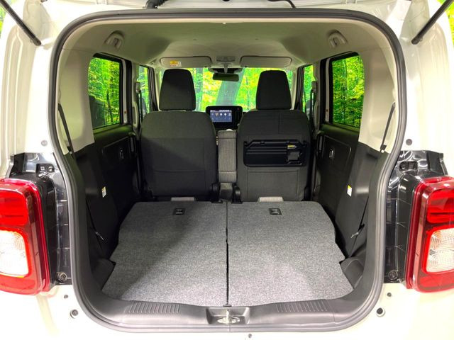 普段のお買い物や通勤、送迎等に十分な荷室スペースを確保しております。セカンドシートを倒すと、大きな荷物の積載も可能です♪