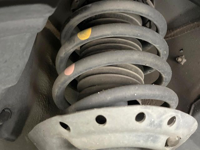 大好評を頂いておりますボディの弾スプラッシュコートも好評受付中。通常のガラスコートと異なる、耐久年数6年の無機質ガラスコーティングが、ボディをキレイな状態に保ってくれます。