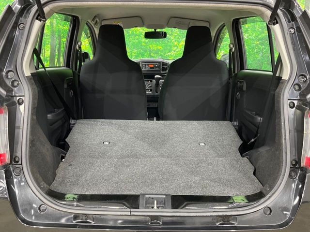 ���i�̂���������ʋ΁A���}���ɏ\���ȉ׎��X�y�[�X���m�ۂ��Ă���܂��B�Z�J���h�V�[�g��|���ƁA�傫�ȉו��̐ύڂ��\�ł���