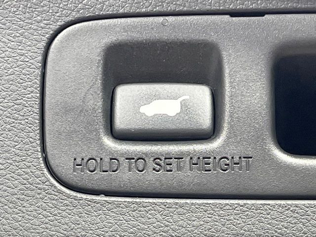 【パワーバックドア】スマートキーや運転席のボタンを押すだけでリアゲートが自動で開閉します!荷物を持っている時や、高い位置にあるバックドアを閉める際に便利な機能です♪