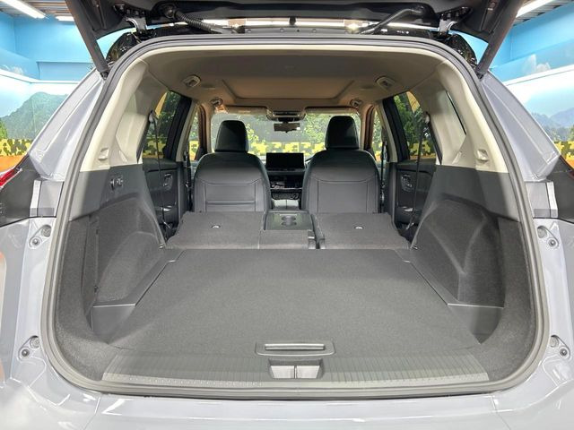 ���i�̂���������ʋ΁A���}���ɏ\���ȉ׎��X�y�[�X���m�ۂ��Ă���܂��B�Z�J���h�V�[�g��|���ƁA�傫�ȉו��̐ύڂ��\�ł���