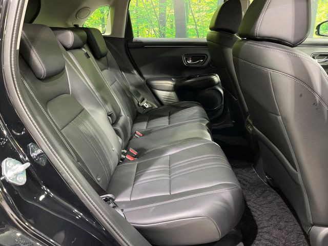 後部座席も気になるようなキズ・汚れやへたり等、大きなダメージはなく、良好な状態です。