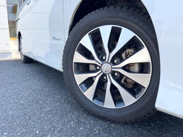 �y����16�C���`�A���~�z�C�[���z�O�ςɃ}�b�`���������A���~�z�C�[���𑕒����Ă���܂��B�e��ЊO�A���~�z�C�[����A�X�^�b�h���X�^�C�����戵�����Ă���܂��B���񂲑��k����������