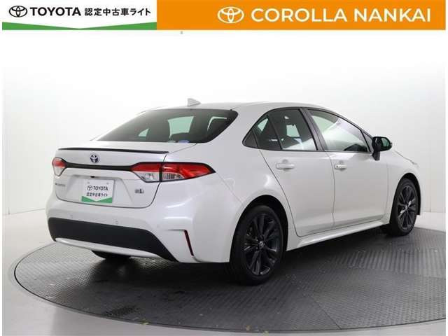 カローラ1.8 ハイブリッド W×B