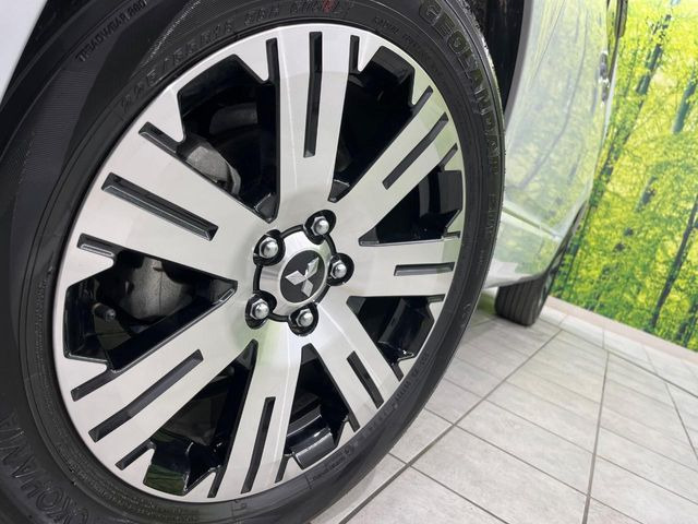 �y����18�C���`�A���~�z�C�[���z�O�ςɃ}�b�`���������A���~�z�C�[���𑕒����Ă���܂��B�e��ЊO�A���~�z�C�[����A�X�^�b�h���X�^�C�����戵�����Ă���܂��B���񂲑��k����������