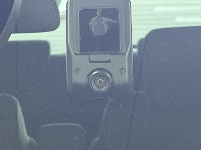 【ドライブレコーダー】安心・安全なカーライフに必須のドライブレコーダーを装備!走行中はもちろん、あおり運転や事故に遭遇した際の状況も映像で記録し、万一のリスクに備えます。