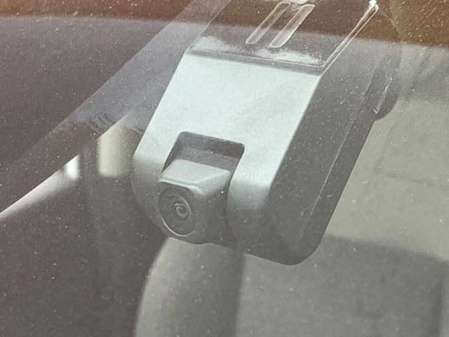 【ドライブレコーダー】ドライブレコーダー装備!走行中はもちろん、あおり運転や事故に遭遇した際、映像で記録し、万一のリスクに備えます。※記録用SDカードはお客様ご自身でご準備いただく必要があります。