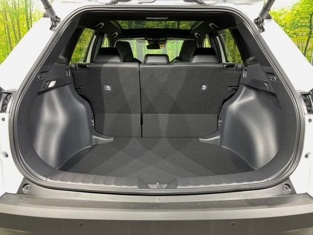 ���i�̂���������ʋ΁A���}���ɏ\���ȉ׎��X�y�[�X���m�ۂ��Ă���܂��B�Z�J���h�V�[�g��|���ƁA�傫�ȉו��̐ύڂ��\�ł���