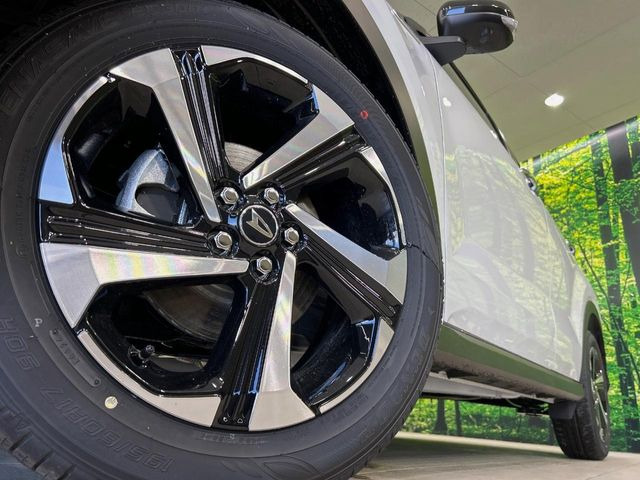 �y����17�C���`�A���~�z�C�[���z�O�ςɃ}�b�`���������A���~�z�C�[���𑕒����Ă���܂��B�e��ЊO�A���~�z�C�[����A�X�^�b�h���X�^�C�����戵�����Ă���܂��B���񂲑��k����������