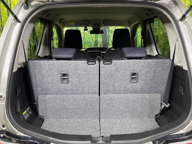 ���i�̂���������ʋ΁A���}���ɏ\���ȉ׎��X�y�[�X���m�ۂ��Ă���܂��B�Z�J���h�V�[�g��|���ƁA�傫�ȉו��̐ύڂ��\�ł���