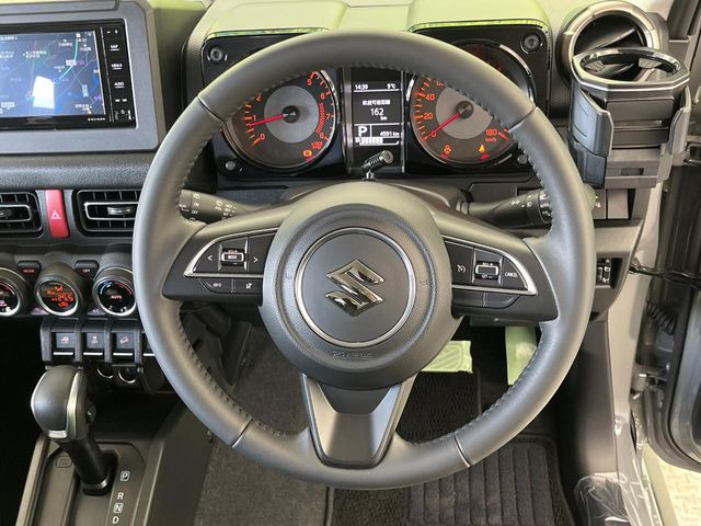 �y�����v�����X�e�A�����O�z�㎿�Ȋv���g�p���邱�ƂŁA��ɂ����������݂ƂĂ��^�]���₷���n���h���ł���