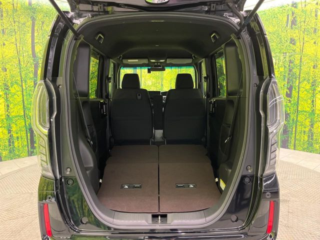 ���i�̂���������ʋ΁A���}���ɏ\���ȉ׎��X�y�[�X���m�ۂ��Ă���܂��B�Z�J���h�V�[�g��|���ƁA�傫�ȉו��̐ύڂ��\�ł���