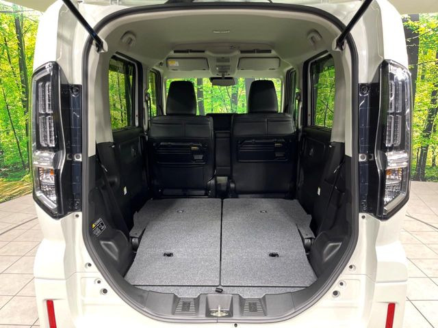 普段のお買い物や通勤、送迎等に十分な荷室スペースを確保しております。セカンドシートを倒すと、大きな荷物の積載も可能です♪