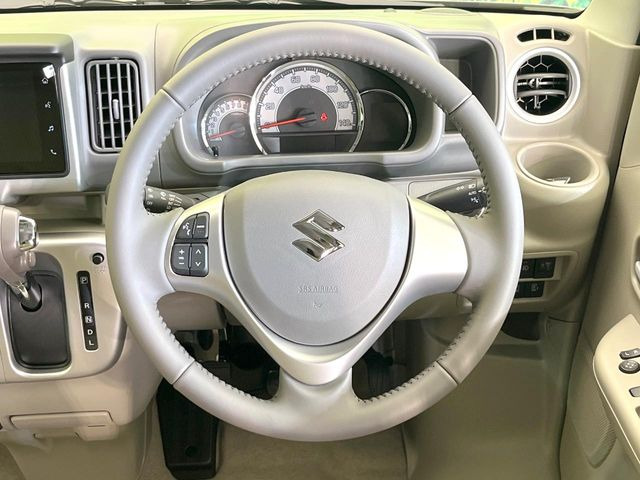 �y�X�e�A�����O�X�C�b�`�z�^�]���A�O������ڐ������炷���ƂȂ��A�I�[�f�B�I���̑��삪�\�ȕ֗��@�\!���S&���K�ȃh���C�u�����o���Ă���܂���