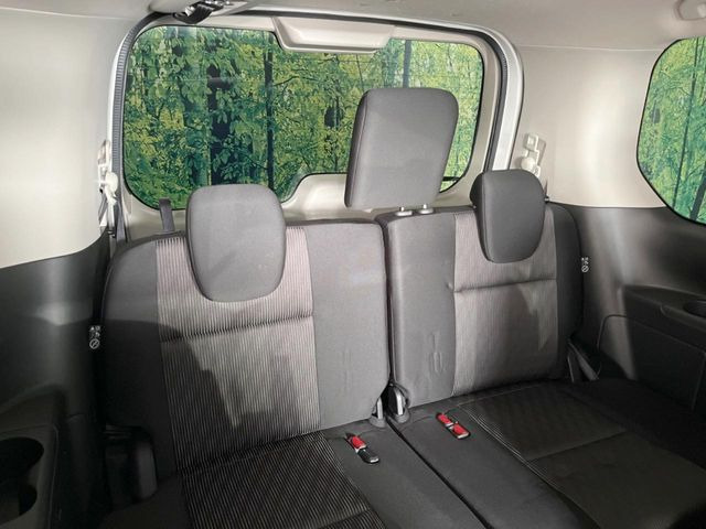 3列目シートはもちろん状態良好☆大人でもゆったりと座って頂けますので、大人数でのお出かけもラクラクです♪ご家族で、気の知れた仲間で、ドライブに行くのが楽しみですね♪