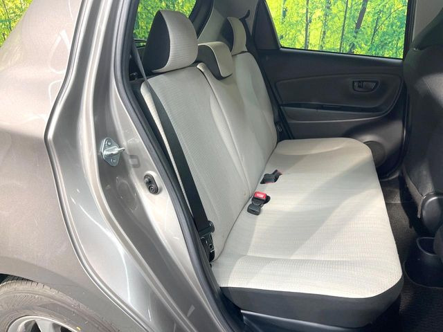 後部座席も気になるようなキズ・汚れやへたり等、大きなダメージはなく、良好な状態です。