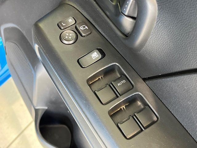 �y�d���i�[�~���[�z�T�C�h�~���[�͓d���i�[���ƂȂ��Ă���A�������ԏ�ł��L�Y�������X�N��}�����܂��B