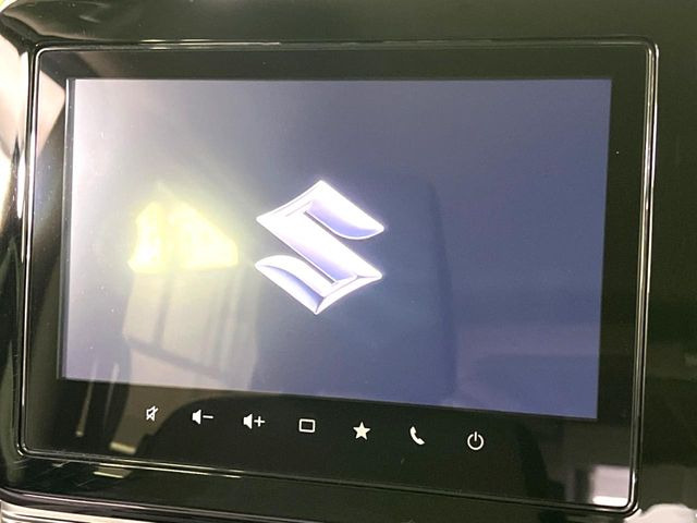 【メーカー純正9型ナビ】インテリアに溶け込むスタイリッシュな「専用設計」メーカーナビを装備♪視認性や操作性など基本性能にも優れ、より上質なカーライフをお楽しみいただけます。