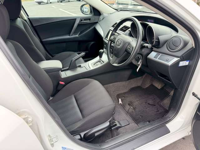 気になるお車がありましたら右の電話番号から直接お店にお問い合わせください。支払方法から車両情報、状態までなんでもご説明させて頂きます。スタッフ一同ご連絡お待ちしております。