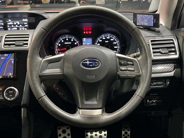 �y�����v�����X�e�A�����O�z�㎿�Ȋv���g�p���邱�ƂŁA��ɂ����������݂ƂĂ��^�]���₷���n���h���ł���