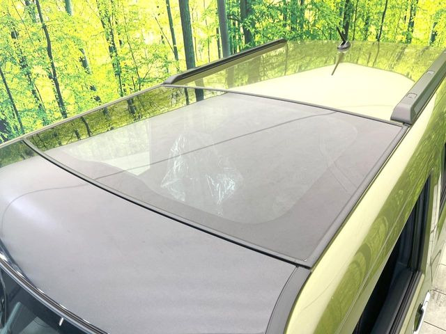 【ガラスルーフ】ガラスルーフ搭載で車内の解放感が一気にアップ!開放的なドライブをお楽しみいただけます。