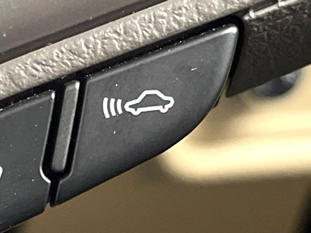 �y�g���^�Z�[�t�e�B�Z���X�z���s���ɑO���̎ԗ�����F�����A�Փ˂������Ȏ��͌x��ƃu���[�L�ŏՓˉ���Ɣ�Q�y�����A�V�X�g�B�����S�Ƀh���C�u�����y���݂��������܂��B