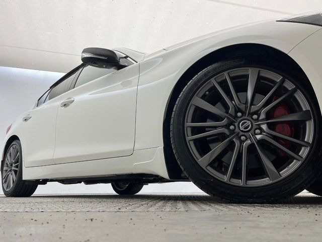 �y����19�C���`�A���~�z�C�[���z�O�ςɃ}�b�`���������A���~�z�C�[���𑕒����Ă���܂��B�e��ЊO�A���~�z�C�[����A�X�^�b�h���X�^�C�����戵�����Ă���܂��B���񂲑��k����������