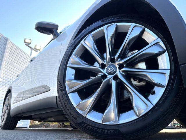 �y����21�C���`�A���~�z�C�[���z�O�ςɃ}�b�`���������A���~�z�C�[���𑕒����Ă���܂��B�e��ЊO�A���~�z�C�[����A�X�^�b�h���X�^�C�����戵�����Ă���܂��B���񂲑��k����������