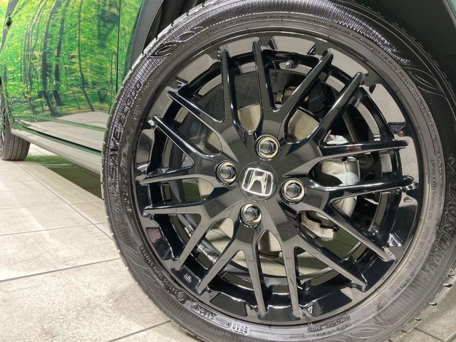 �y����15�C���`�A���~�z�C�[���z�O�ςɃ}�b�`���������A���~�z�C�[���𑕒����Ă���܂��B�e��ЊO�A���~�z�C�[����A�X�^�b�h���X�^�C�����戵�����Ă���܂��B���񂲑��k����������