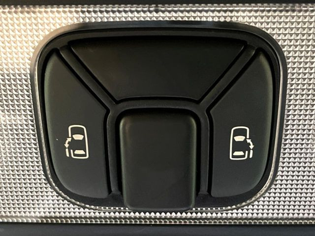 �y�����p���[�X���C�h�h�A�z�X�}�[�g�L�[��^�]�Ȃ̃X�C�b�`�Ō�ȗ����X���C�h�h�A�̊J���\���d��������͂����ăh�A���J����K�v�������A�����Ȃ��q�l�ł��ȒP�ɊJ���߂ł����K�ł���