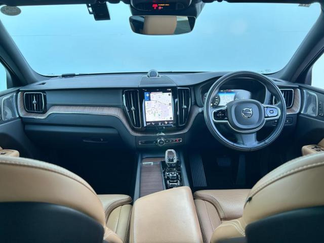 XC60リチャージ PHEV T8 AWD インスクリプション 4WD