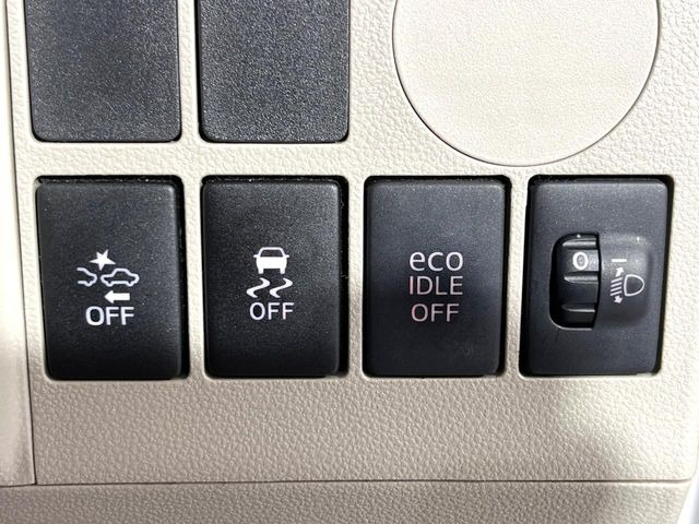 【スマートアシスト】走行中に前方の車両等を認識し、衝突しそうな時は警報とブレーキで衝突回避と被害軽減をアシスト。より安全にドライブをお楽しみいただけます。