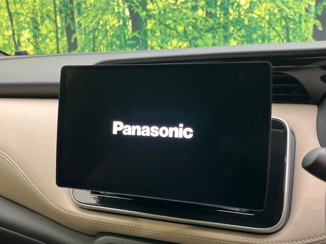 【大画面ナビ】人気の大型10インチナビを装備。存在感のある大画面はインパクト大!ナビ利用時のマップ表示は見やすく、テレビやDVDは臨場感がアップ!いつものドライブがグッと楽しくなります♪