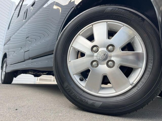 �y����13�C���`�A���~�z�C�[���z�O�ςɃ}�b�`���������A���~�z�C�[���𑕒����Ă���܂��B�e��ЊO�A���~�z�C�[����A�X�^�b�h���X�^�C�����戵�����Ă���܂��B���񂲑��k����������