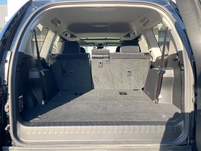 ���i�̂���������ʋ΁A���}���ɏ\���ȉ׎��X�y�[�X���m�ۂ��Ă���܂��B�V�[�g��|���ƁA�傫�ȉו��̐ύڂ��\�ł���