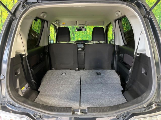 普段のお買い物や通勤、送迎等に十分な荷室スペースを確保しております。セカンドシートを倒すと、大きな荷物の積載も可能です♪