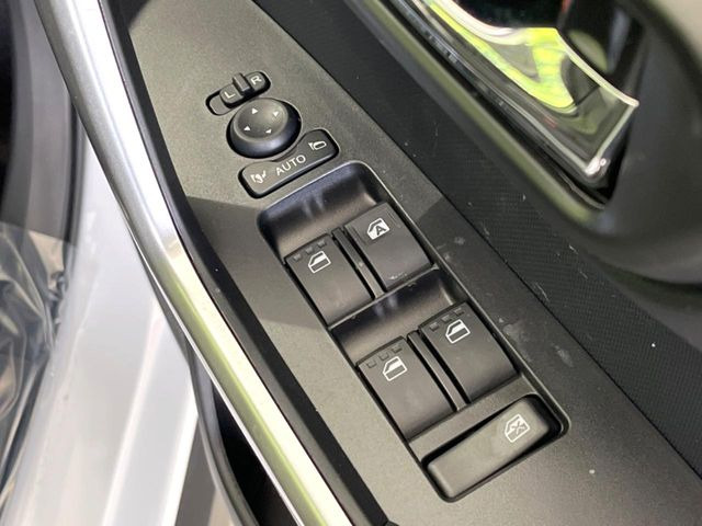 �y�d���i�[�~���[�z�T�C�h�~���[�͓d���i�[���ƂȂ��Ă���A�������ԏ�ł��L�Y�������X�N��}�����܂��B