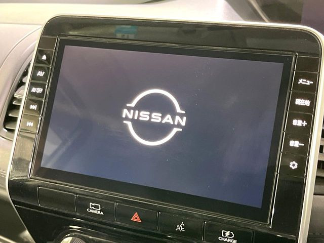 【純正10型ナビ】人気の純正ナビを装備。オーディオ機能も充実しており、Bluetooth接続すればお持ちのスマホやMP3プレイヤーの音楽を再生可能!毎日の運転がさらに楽しくなります!!