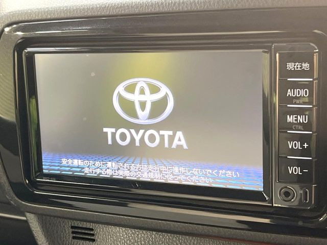 【純正ナビ】人気の純正ナビを装備しております。ナビの使いやすさはもちろん、オーディオ機能も充実!キャンプや旅行はもちろん、通勤や買い物など普段のドライブも楽しくなるはず♪