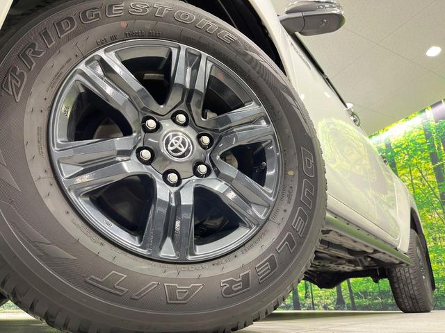 �y����17�C���`�A���~�z�C�[���z�O�ςɃ}�b�`���������A���~�z�C�[���𑕒����Ă���܂��B�e��ЊO�A���~�z�C�[����A�X�^�b�h���X�^�C�����戵�����Ă���܂��B���񂲑��k����������