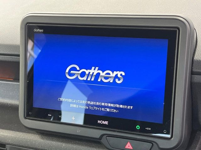 【ディスプレイオーディオ】視認性が高いディスプレイ付きオーディオを装備♪操作性も良好で直感的なソース選択が可能です。バックカメラを接続すれば後退時のカメラ画像もチェックでき便利!