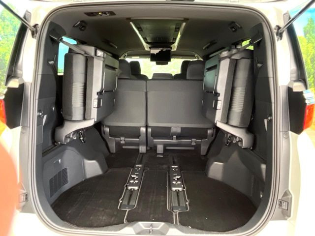 ���i�̂���������ʋ΁A���}���ɏ\���ȉ׎��X�y�[�X���m�ۂ��Ă���܂��B�Z�J���h�V�[�g��|���ƁA�傫�ȉו��̐ύڂ��\�ł���