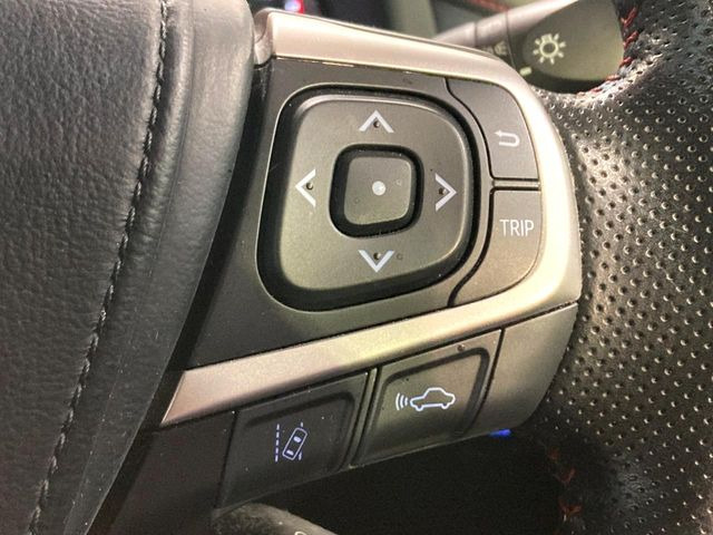 【レーダークルーズコントロール】高速道路での長距離走行が楽に!!自動で速度を保つクルーズコントロールが、衝突軽減システムと連携し、前方の車両を感知して車間を保つように速度調節してくれます!!