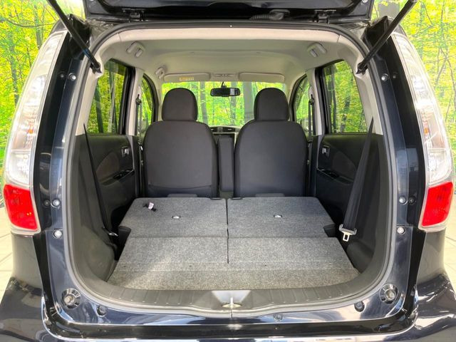 ���i�̂���������ʋ΁A���}���ɏ\���ȉ׎��X�y�[�X���m�ۂ��Ă���܂��B�Z�J���h�V�[�g��|���ƁA�傫�ȉו��̐ύڂ��\�ł���