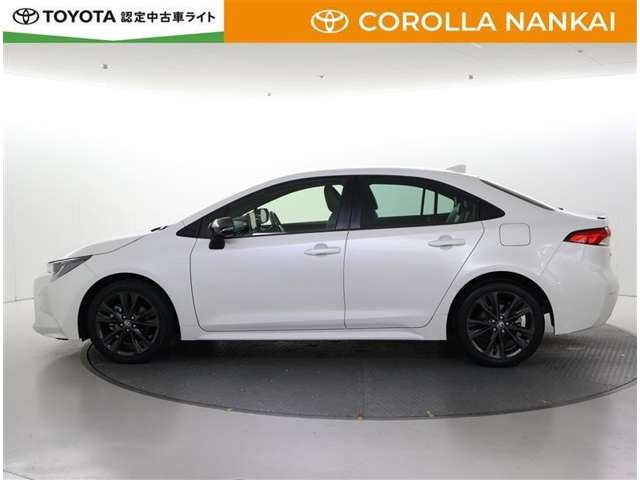 カローラ1.8 ハイブリッド W×B